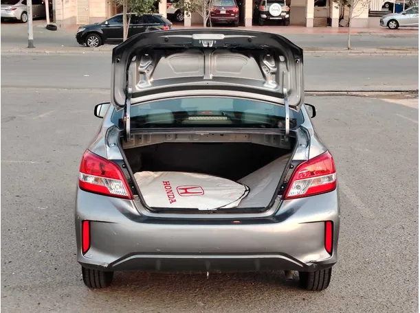 Car image 27