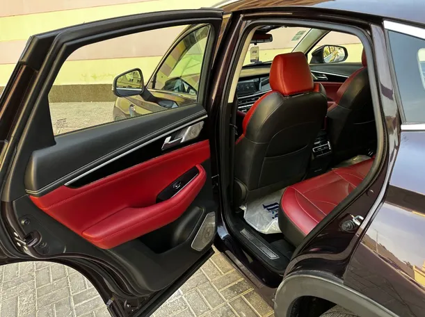 Car image 13
