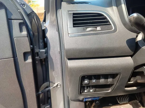 Car image 30
