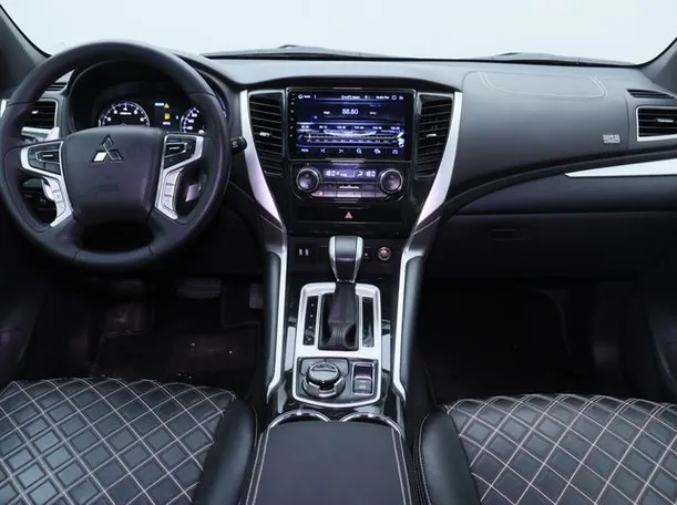 Car image 14