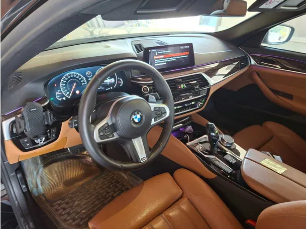 Car image 11