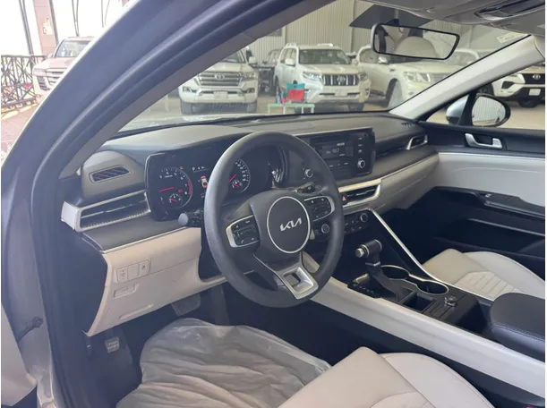 Car image 15