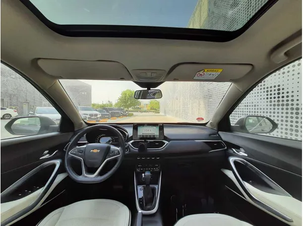Car image 14