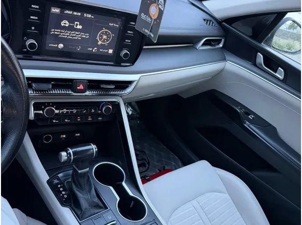 Car image 5