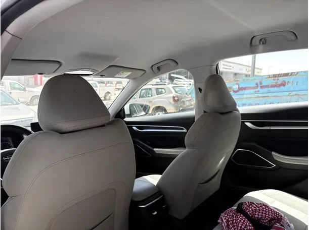 Car image 18