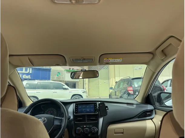Car image 14