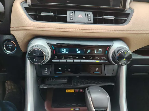 Car image 26