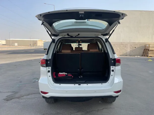 Car image 21