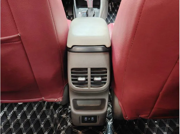 Car image 29