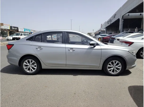 Car image 4