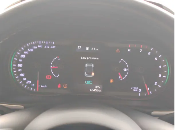 Car image 27