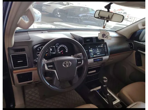 Car image 16