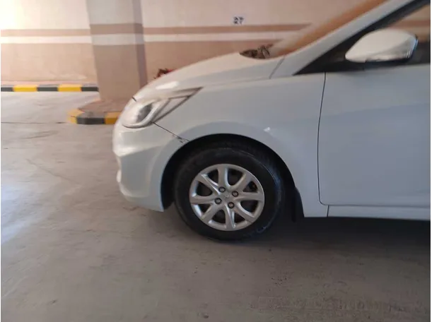 Car image 9