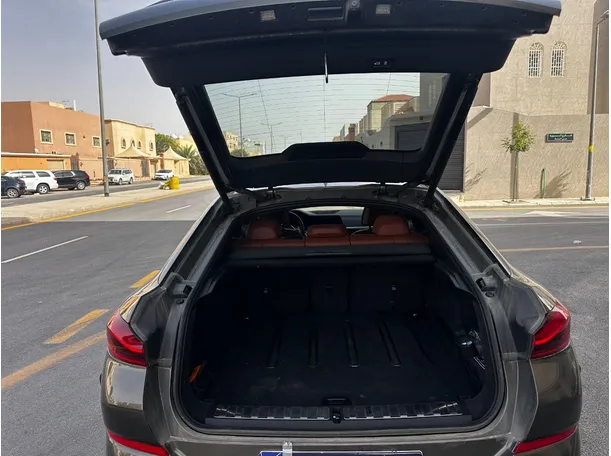 Car image 23