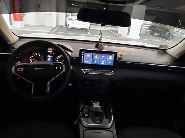 Car image 15