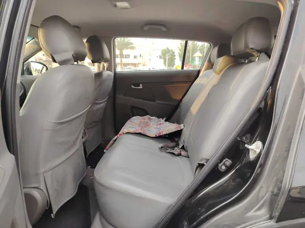 Car image 18