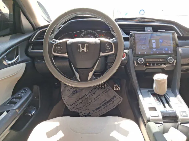 Car image 18