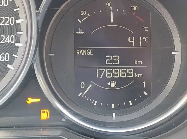 Car image 17