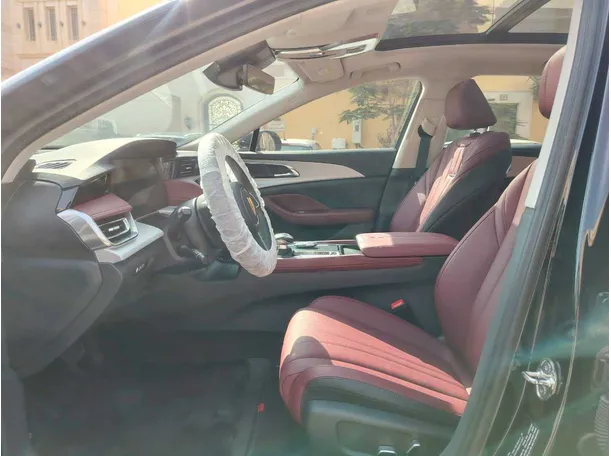 Car image 15