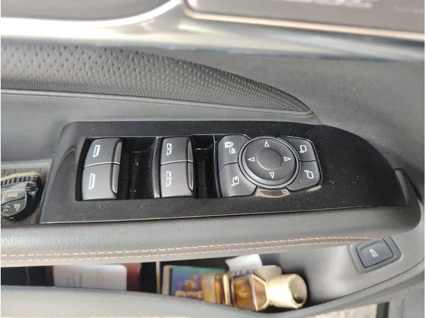 Car image 30