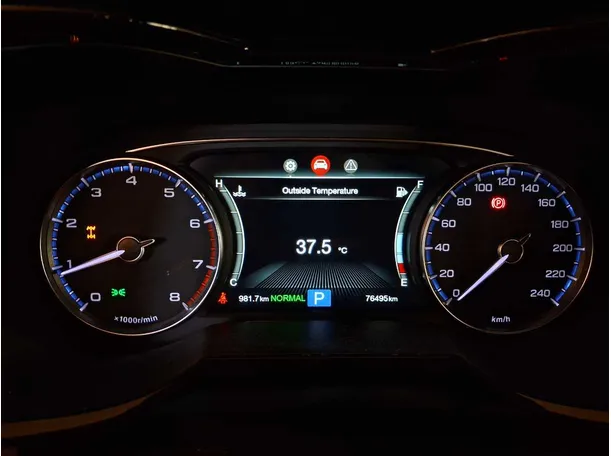 Car image 25