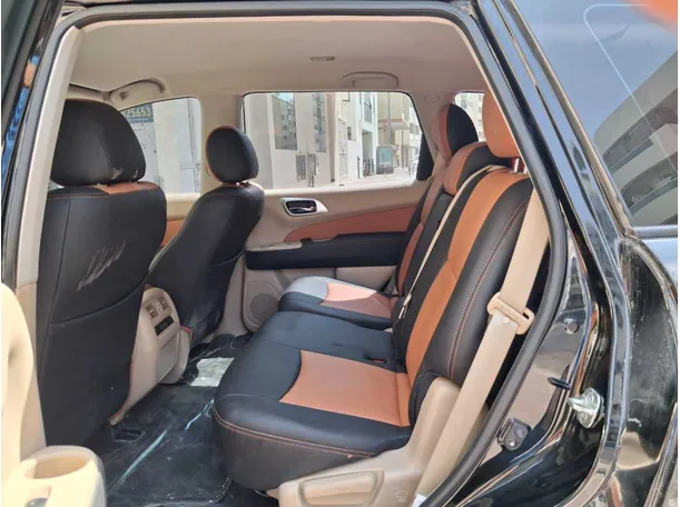 Car image 10