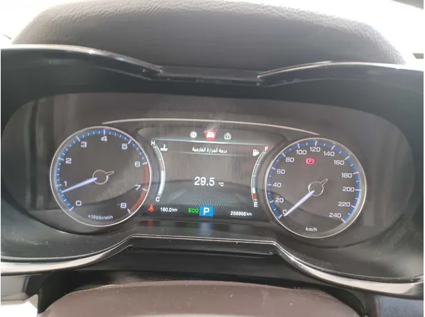 Car image 17