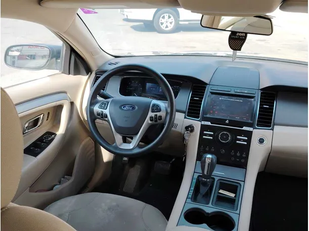 Car image 19