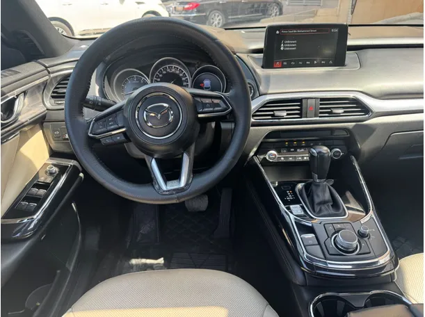 Car image 16