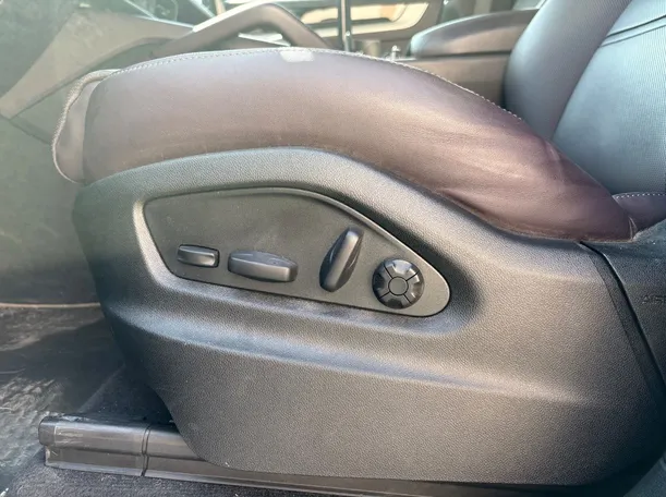Car image 29