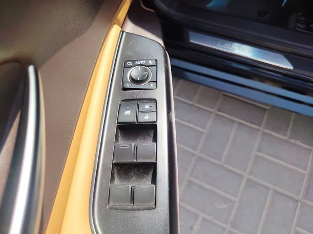 Car image 29