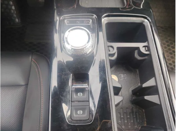 Car image 19