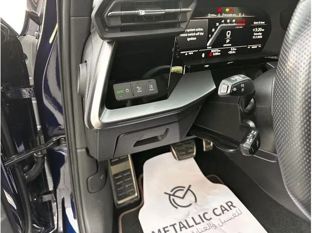 Car image 28