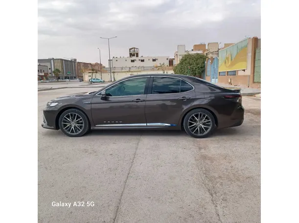 Car image 8