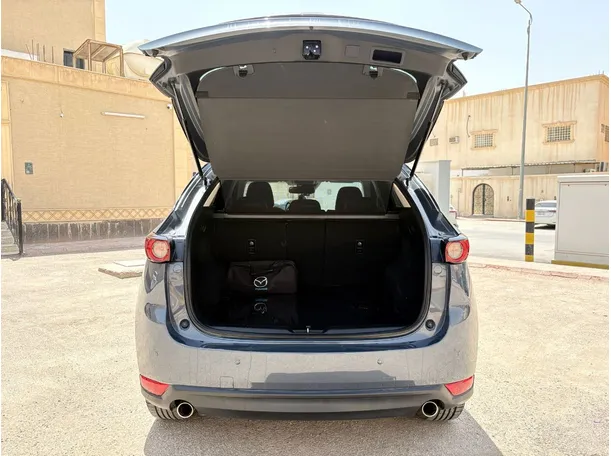 Car image 24