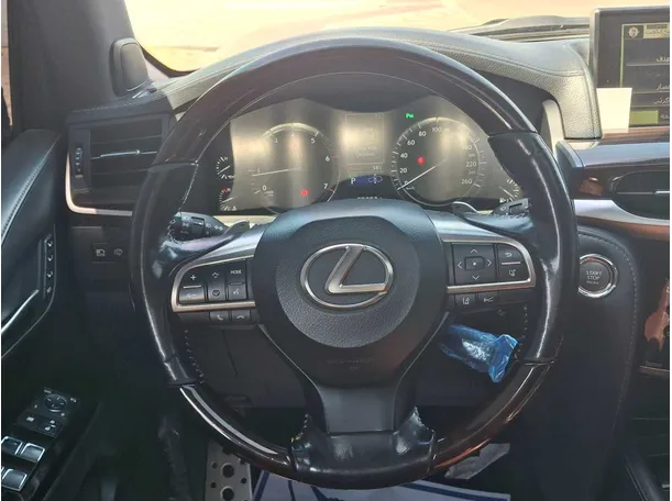 Car image 16