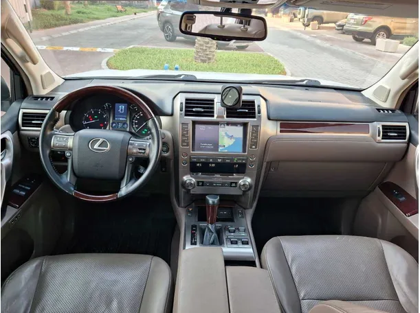 Car image 16