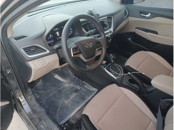 Car image 12