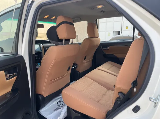 Car image 16