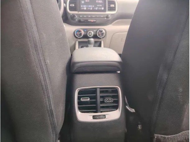 Car image 26