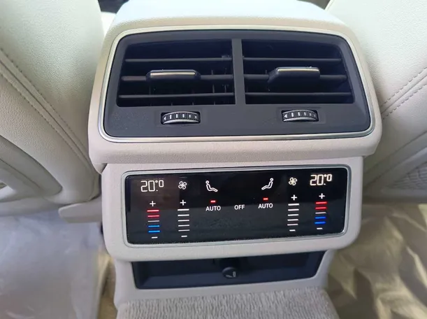 Car image 30