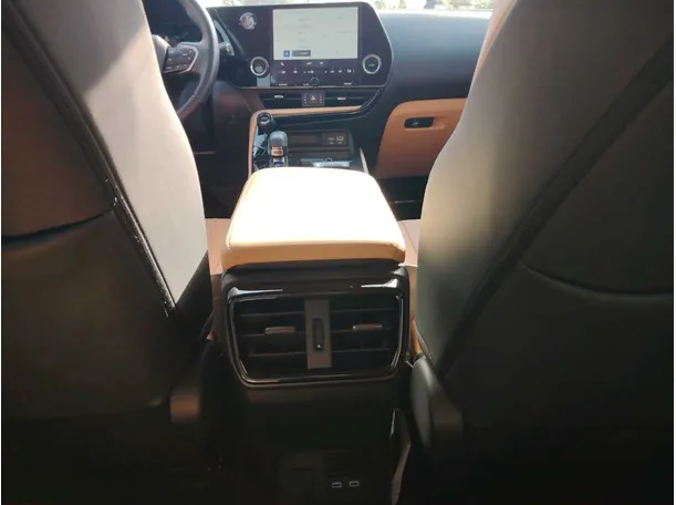 Car image 27
