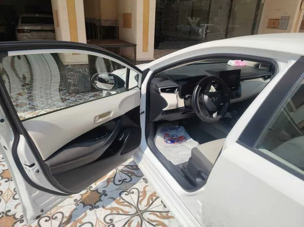 Car image 12