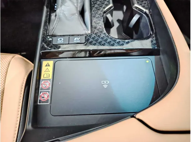 Car image 26