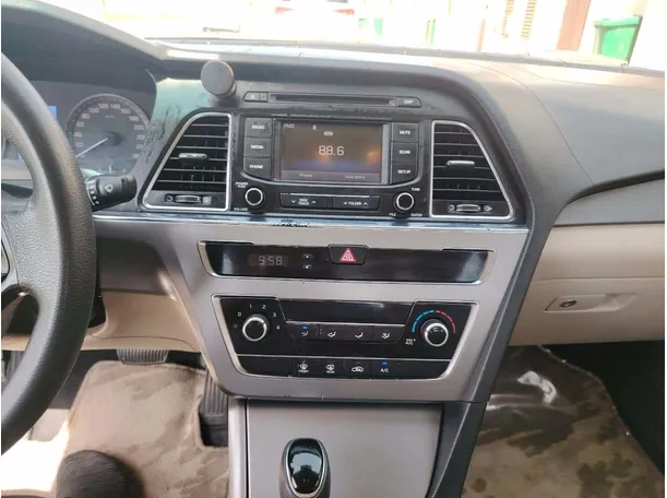 Car image 25