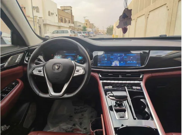 Car image 18