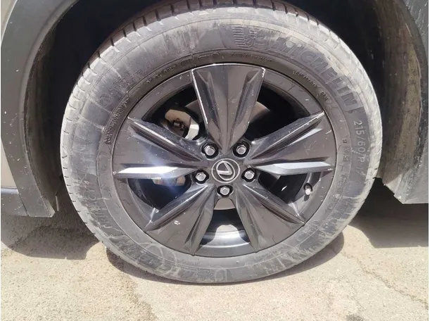 Car image 10