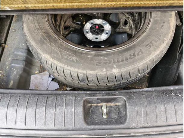 Car image 23
