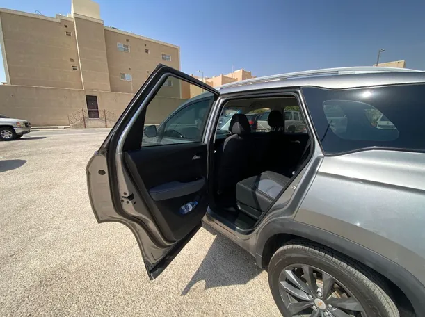 Car image 9