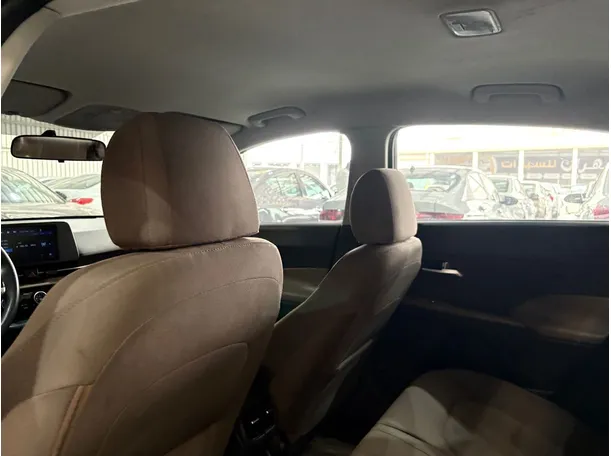 Car image 19